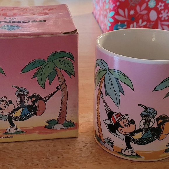 Walt Disney Mickey Mouse in a Hammock with matching box - Picture 2 of 3